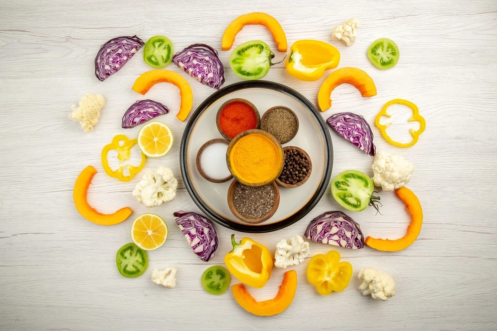 imagem de comidas e temperos saudaveis e coloridos